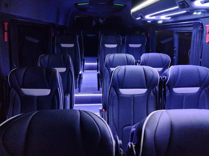 Interior de la Sprinter con luz ambiental azul